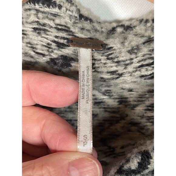 Free People Snow Bunny Mock Neck Pullover Gray, White, Red Sweater Women's Sm - Picture 5 of 12